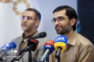 محمد آذین، دبیر شورای سیاست گذاری جایزه معلم دراولین دوره بین المللی جایزه معلم