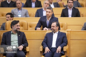 سیّد احسان خاندوزی  وزیر امور اقتصادی و دارایی در همایش اقتصاد ایران