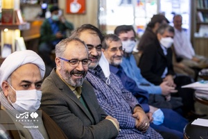 مومنی شریف رئیس اسبق حوزه هنری در جشن هنرمندان برای خسروباباخانی