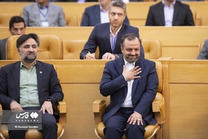 سیّد احسان خاندوزی  وزیر امور اقتصادی و دارایی در همایش اقتصاد ایران