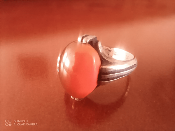 این انگشتری را آقا برای‌م هدیه فرستادند😭