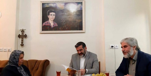 دیدار وزیر فرهنگ از خانواده شهدای مسیحی 