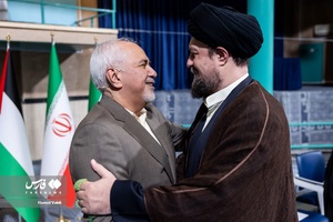 حجت الاسلام سید حسن خمینی تولیت مرقد مطهر امام خمینی (ره) و  محمد جواد ظریف وزیر سابق امور خارجه