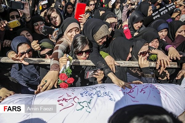 تشییع و تدفین شهدای گمنام در دانشگاه پیام نور فارس