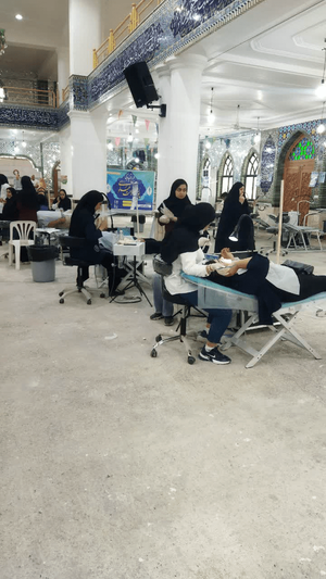 رویش لبخند در رواق مسجد