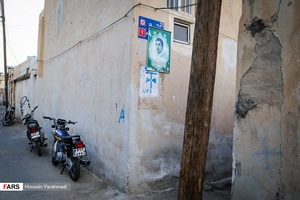 کوچه ای که مادر شهید بسیجی حسین مالکی نژاد در آن زندگی میکند مزین به نام این شهید والا مقام دارد.