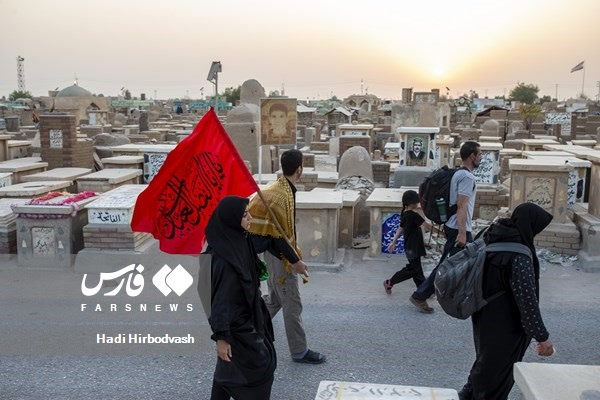 پیاده روی زائران از مسیر وادی السلام به کربلا