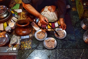 هریسا یک غذای گوشت گوسفندی اصیل و سنتی است که با شروع فصل زمستان در شهر سرینگر کشمیرطبخ می شود