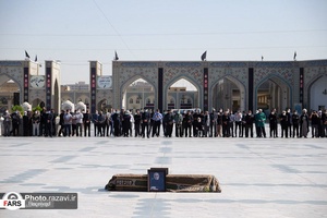 تشییع پیکر مرحوم حاج حیدر رحیم‌پور ازغدی در حرم مطهر رضوی