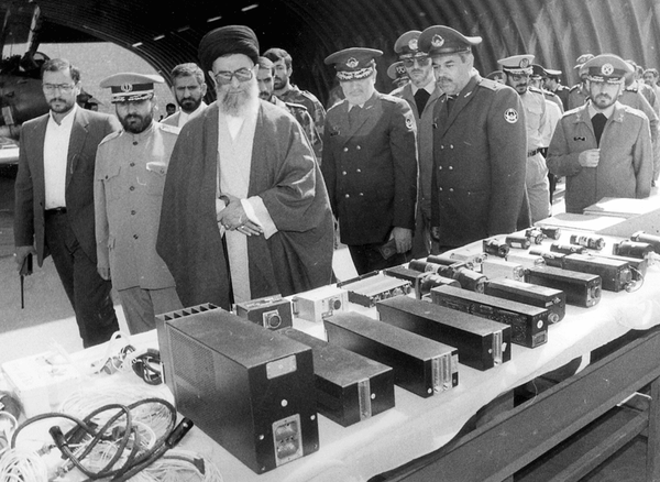 وقتی رهبر شهید، فرماندهان متخلف را شبانه بازنشسته کرد!