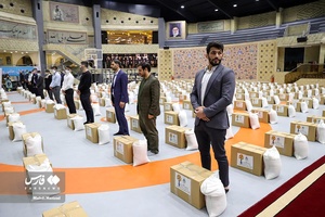 حضور قهرمانان و مدال‌آوران کشتی در مراسم پویش کمک مؤمنانه در خانه کشتی شهید صدرزاده 