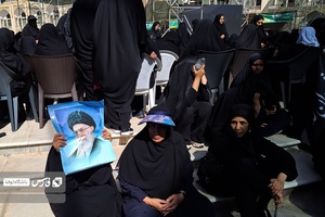 حضور اقشار مختلف مردم در مراسم ارتحال امام خمینی (ره)
عکس:زینب خدابخشیان