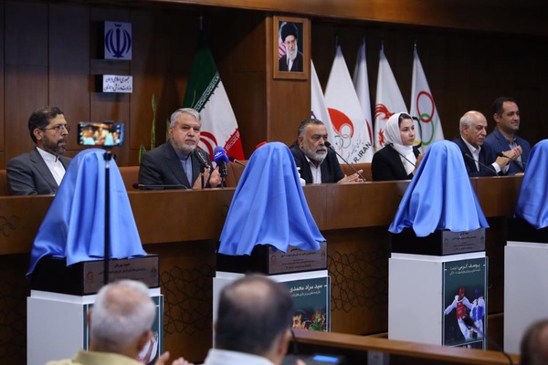 رونمایی از تندیس