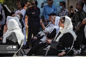 مراسم خاکسپاری فردوس کاویانی
