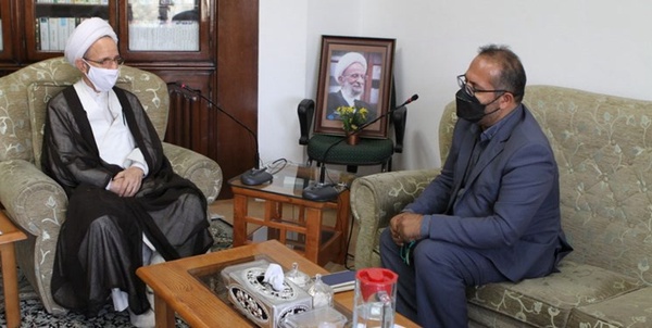 دیدار امینیان رئیس مجمع ناشران دفاع مقدس با آیت الله رجبی