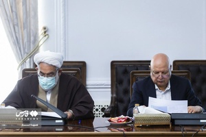 مسعود میرکاظمی رئیس سازمان برنامه و بودجه و حجت‌الاسلام محمدجعفر منتظری دادستان کل کشور در جلسه مجمع عمومی بانک‌ها