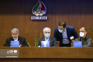 از راست: محمد خسروی‌وفا رییس کمیته ملی پارالمپیک، حمید سجادی وزیر ورزش و جوانان و سید رضا صالحی امیری رئیس کمیته ملی المپیک در چهل و نهمین مجمع عمومی کمیته المپیک