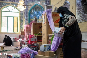 چینش اقلام جهیزیه در مسجد چهارده معصوم جهت آماده سازی و  ارسال به نوعروسان نیازمند توسط بسیجیان جهادگر