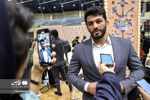 کمک مؤمنانه قهرمانان کشتی 