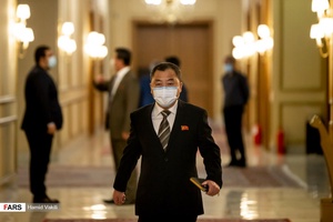 ورود یکی از روسای نمایندگی های سیاسی خارجی به نشست با وزیر امور خارجه ایران