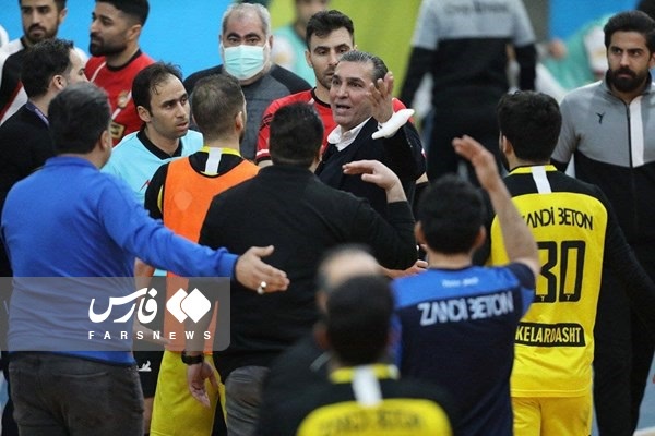 گزارش تصویری از دیدار جنجالی و پربرخورد در لیگ برتر فوتسال