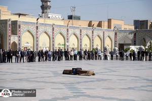 تشییع پیکر مرحوم حاج حیدر رحیم‌پور ازغدی در حرم مطهر رضوی