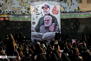 در حاشیه مراسم خیمه سوزان غروب عاشورا در میدان امام حسین(ع)