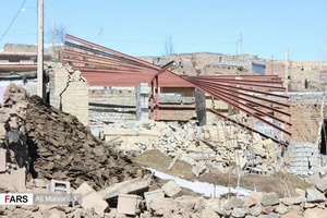 تلاش مردم و نیروهای جهادی برای بازسازی مناطق زلزله زده خوی