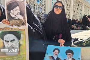 حضور اقشار مختلف مردم در مراسم ارتحال امام خمینی(ره) در بهشت زهرا
عکس:زینب خدابخشیان