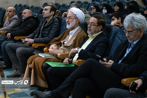 حجت‌الاسلام والمسلمین یوسفی، رئیس مرکز راهبری اقتصاد مقاومتی حوزه علمیه قم و دهقانی کارشناس اقتصادی در همایش سفره ملت حضور دارند