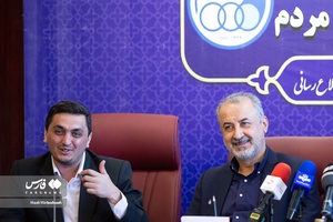 رضا درویش مدیرعامل پرسپولیس  و میثم فدایی مدیرعامل فرابورس درنشست خبری واگذاری سهام پرسپولیس و استقلال به مردم