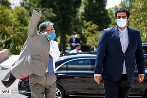 ورود یکی از روسای نمایندگی های سیاسی خارجی به نشست با وزیر امور خارجه ایران